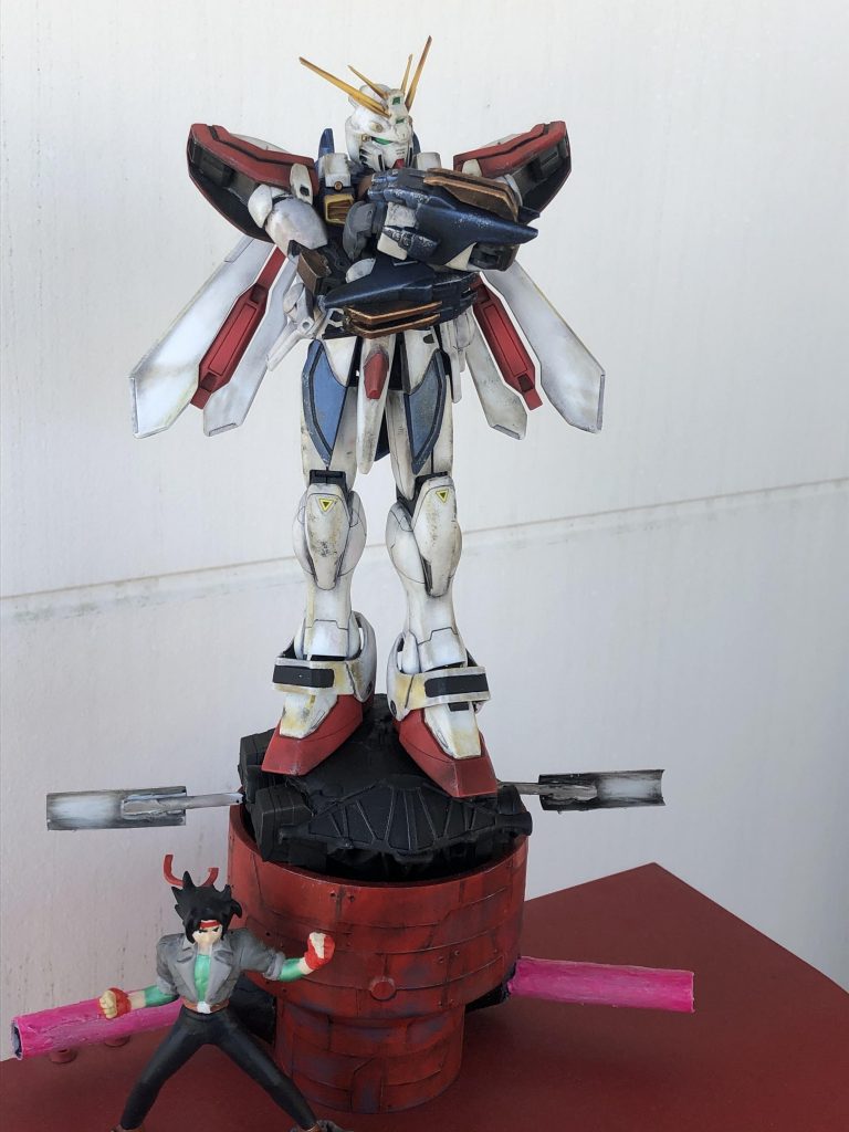 台座は塩ビパイプにカッターで筋彫りしました