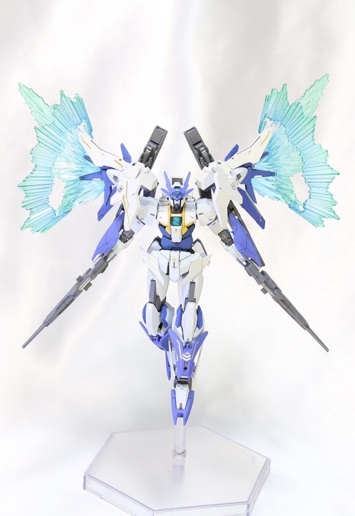 命カラーリングはビルドダイバーズRe:RISE公式サイト様に掲載されている設定画カラーを中心に差し色を加え、追加ディテールは元機体の意匠をそれとなく盛り込みました。