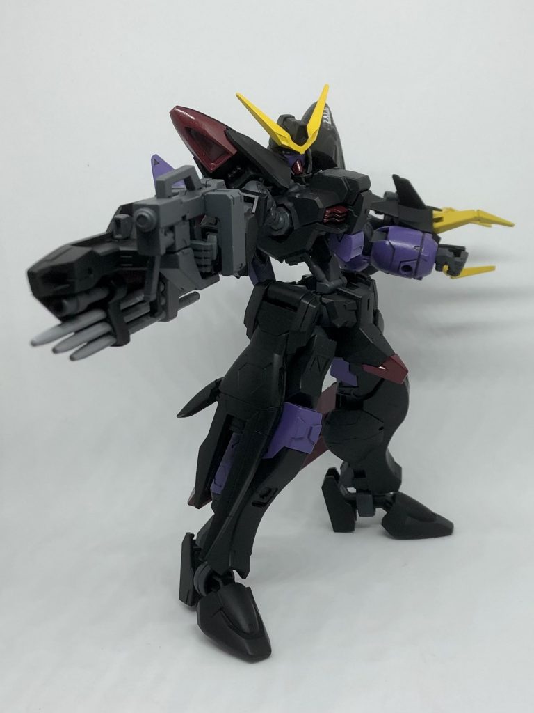 トリケロスはサブマシンガンと磁石接着!(そのままだと持ち手部分が細くて…グラグラしてしまって…(。´・ω・))メイン画像にもしましたが、トリケロスを構えたアングルはお気に入りです!