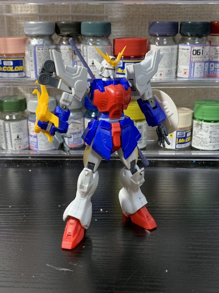 工作箇所フェイスパーツ切り取り再接着で頭部の印象をシャープに。首延長。腕の付け根ボールジョイント化。ドラゴンハングの可動、ほかキットから流用。手首、ビルドナックル流用。腰延長。股関節下げ(足が長く見える)太ももパテで太く。全身のエッジを立てて、筋彫り彫り直し。