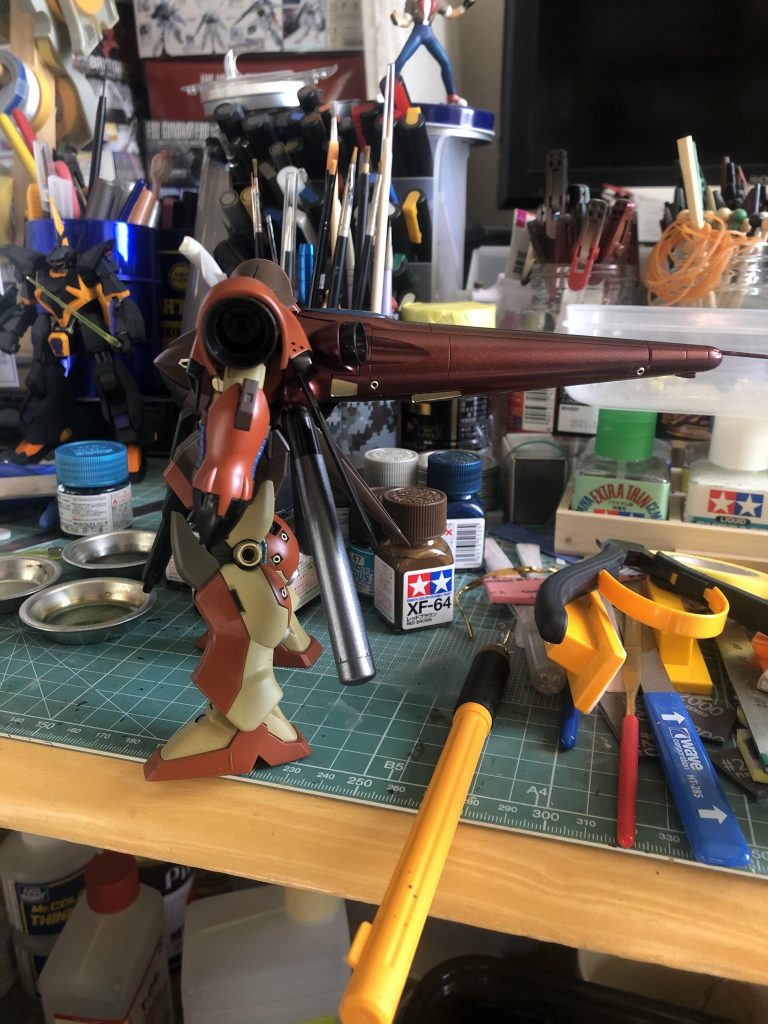 宇宙で運用するからこんなバランス悪いもんを背中に積めるんですね(笑)