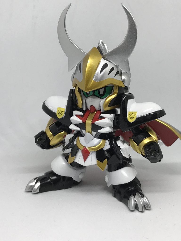 正面からカラーリングがシンプルながら独特です