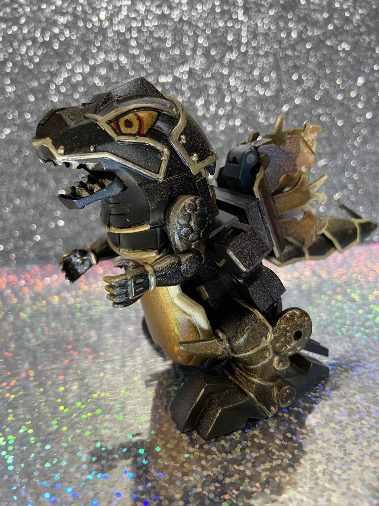 元は口が本当に少ししか開かないので、多少加工して開口しやすくしてます。僕はビオランテ〜デストロイア世代ですのでバーニングにしてみました。