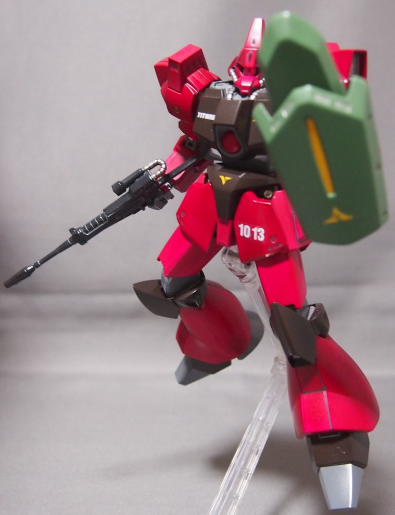 シールドを構える。