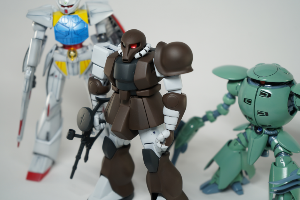 昔作ったミリシャのヒゲの機械人形と、マウンテンサイクルから発掘されたボールの機械人形との３ショット。