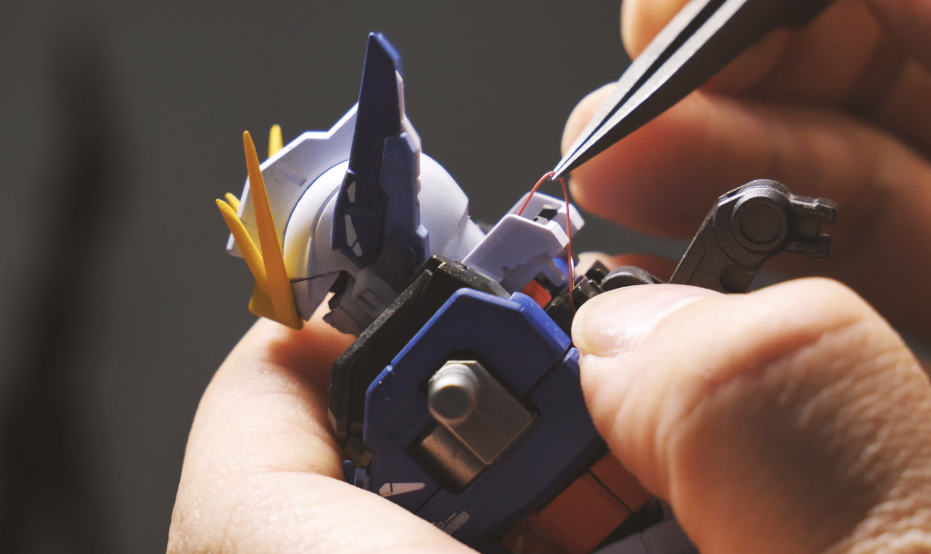 マイクロLEDとなると配線がめっちゃ細くなって、手が震えます。