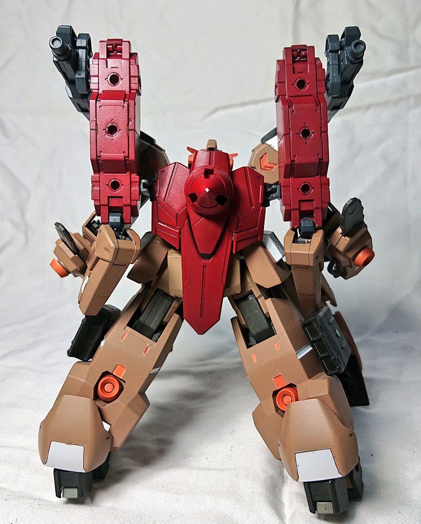 後側から見ればまぁ！パンに塗ったジャムのように…見えますよね？(圧力)外付けGNドライブのおかげで制限時間を気にすることなくセラヴィー、セラフィムとして別途行動が可能となります