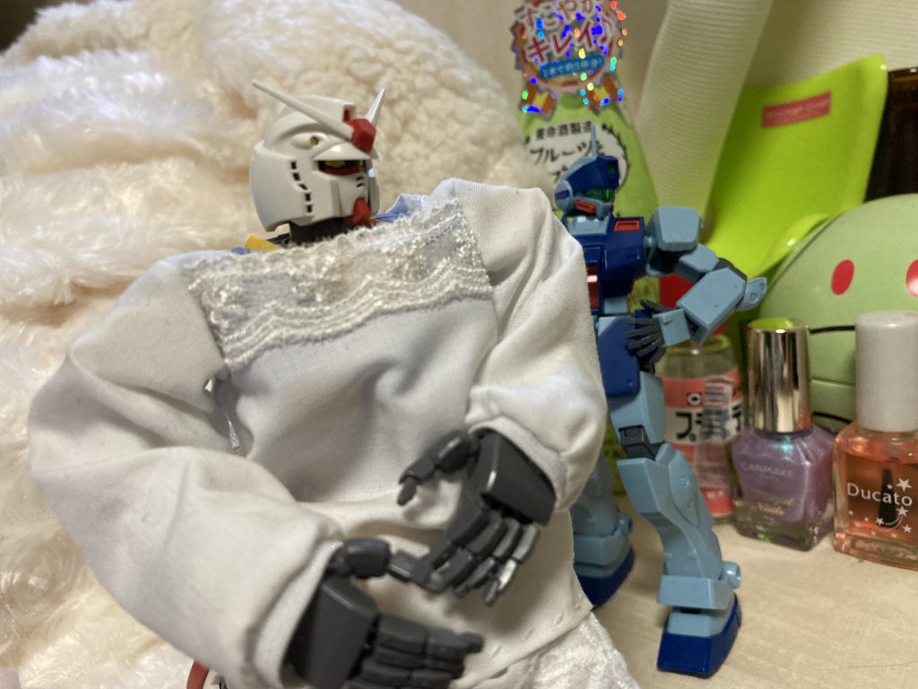 「あの子も大きくなりましたねえ…まさかガンダムになるとは思いませんでしたが…」「うん…せやなあ……」「わしもまさか男の娘に育つとは思わんかったかな…」「……」