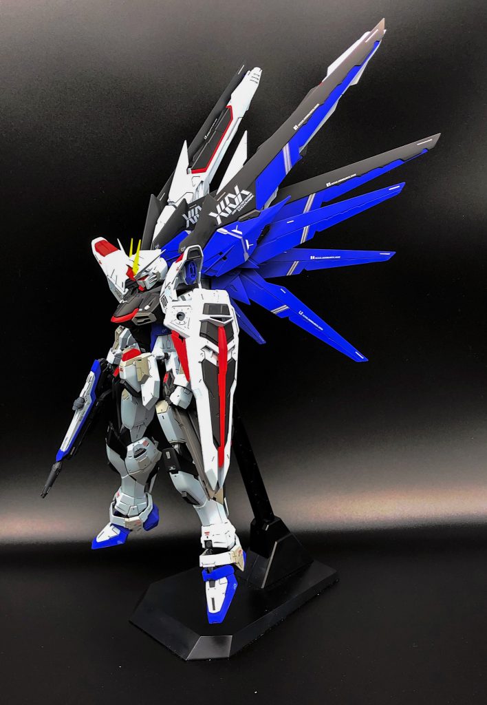 おとなしめにハネおっぴろげ