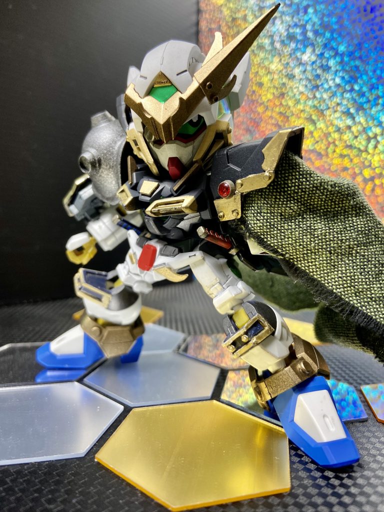 『俺に‥触れるな。』かつては七刀のエクシアと呼ばれた侍。右目、左腕と引き換えに、里を救った過去を持つ。その際に呪いを受けており、自身の異変に気づき里を抜け、封印する術を求めて旅を続けている。本来は心優しい性格だが、他人を傷つけないよう距離を置く。右目は眼帯、左腕は義手を装着している。