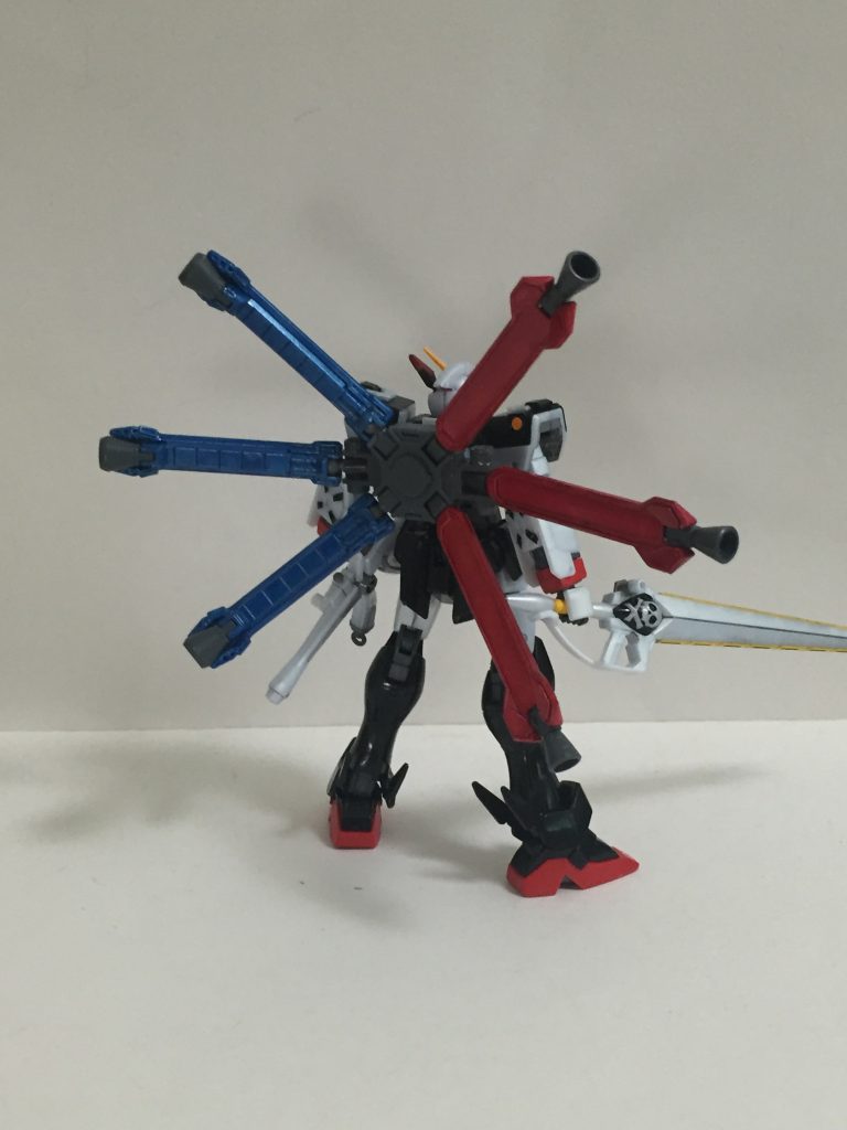 前回同様、アシンメトリーなバックパック。ここら辺もあまり変わっていません。