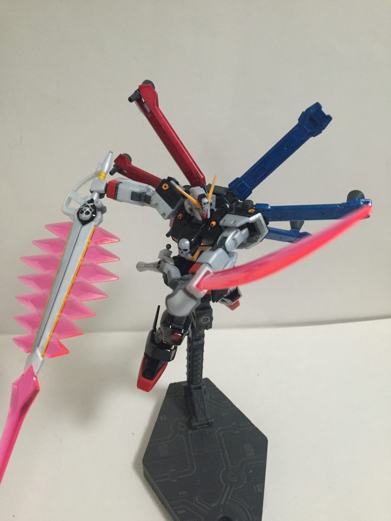 “ザンバスター”ビーム・ライフルに相当する装備を分離してピストル（バスターガン）とサーベル（ビーム・ザンバー）としても運用できる武装。唯一の追加武装がこれです。