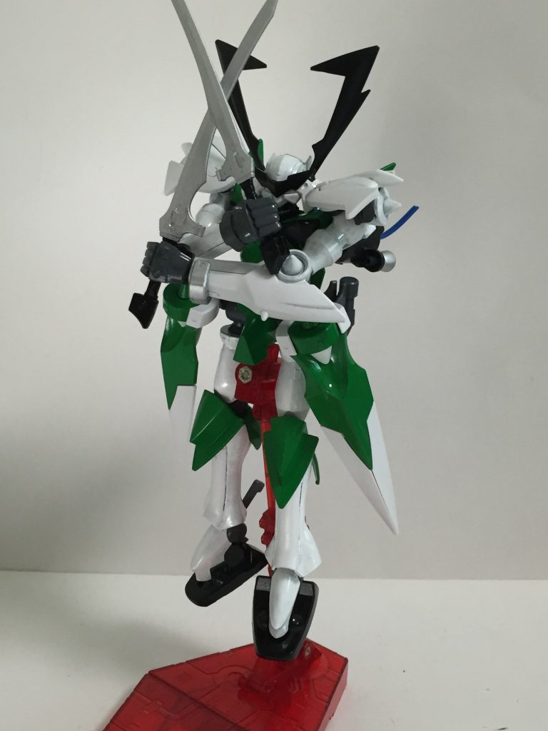 “強化サーベル「楼観剣」”右手用の実体剣。特徴は長刀であり、メインともいえる。“強化サーベル「白桜剣」”左手用の実体剣。特徴は桜観剣よりやや太く短い。元々は前述の桜観剣と合体させる機能があったがそれを廃止。