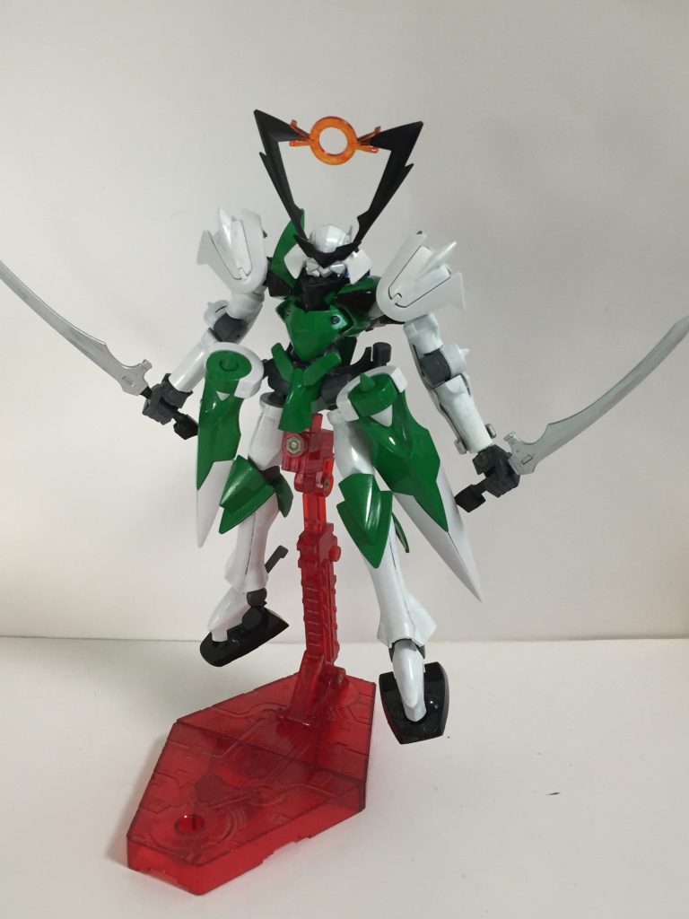 “ビームチャクラム”頭部のクラビカルアンテナである2本の巨大なツノの間から、牽制用のリング状の切断ビームを発射。連射も可能で唯一の射撃武装である。
(一部の界隈ではピザと呼ばれているとか……)