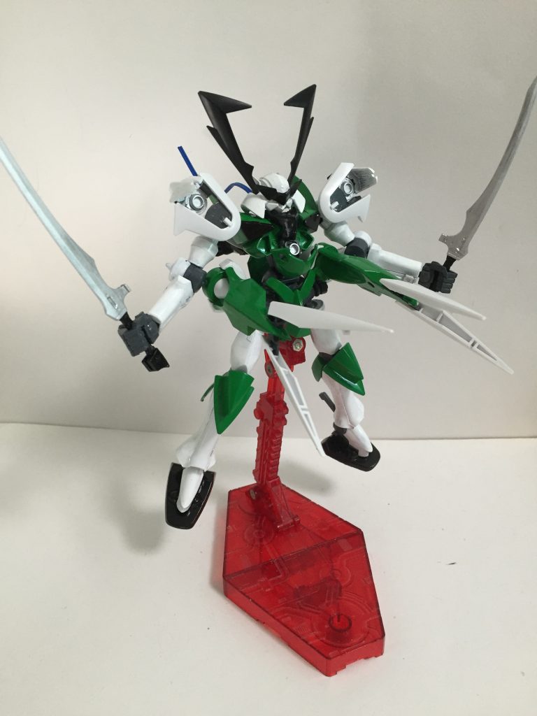 “トライパニッシャー”腹部と両肩、更に腰部のGNクロー2つの計5つから、大型の火球を形成し発射。