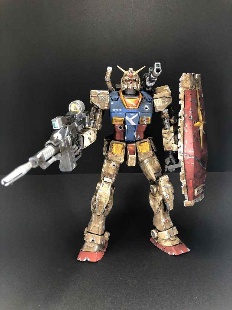 戦場で戦闘中のガンダム的な！