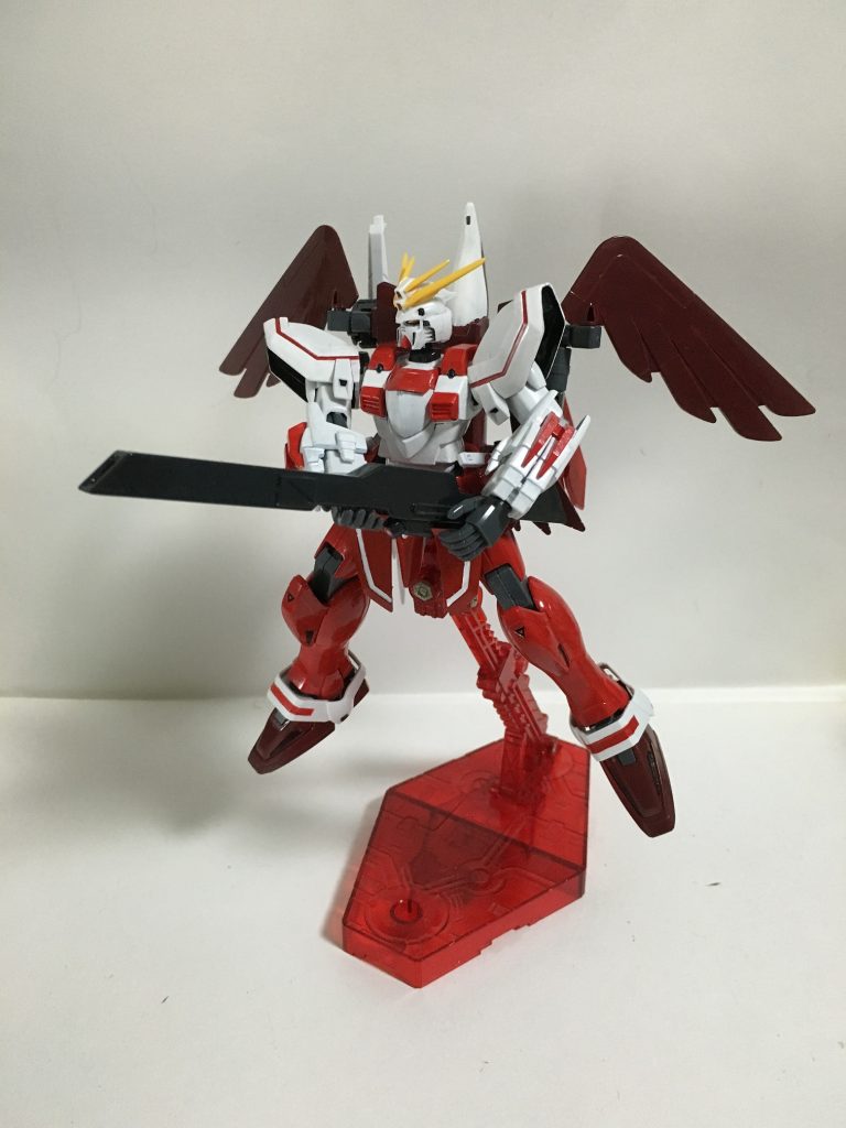 “ヴォルケイノ砲”ビーム砲であり曲げ撃ちも可能。威力は高いがエネルギーの消費が激しいのが難点。
ちなみにこれらの武装はデスティニーガンダムを参考にしています。