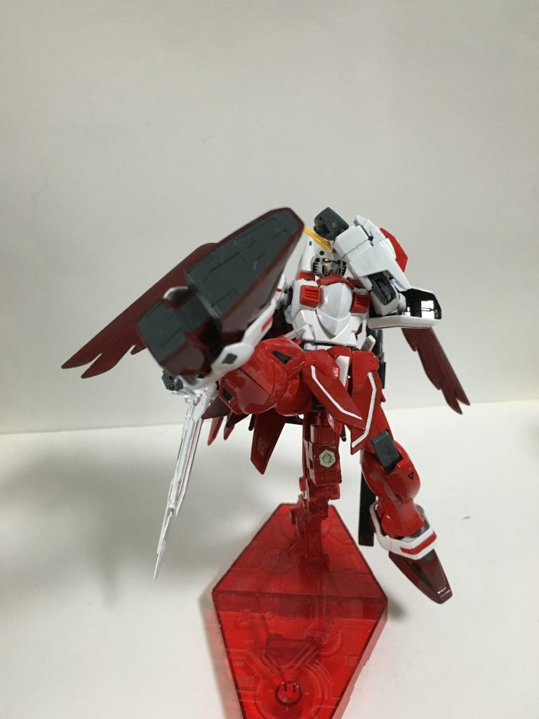 “格闘技術”基本的には拳と蹴りで行う。特に妹紅が蹴りを得意とすることもあって威力も高い。