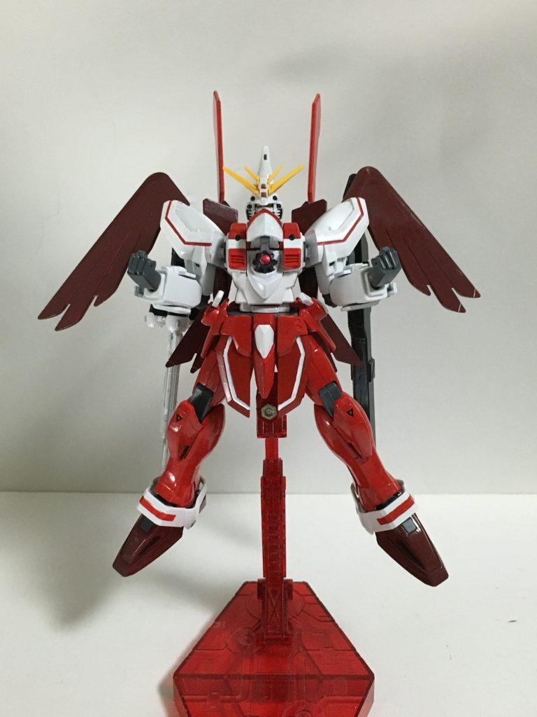 ポータントフライヤーにゴッドガンダムのバックパックの羽がつけれるように穴を空けて接続できるようにもしました。分かりづらいですが、本体には首のと太ももの延長を行って可動範囲と見栄えを良くしました。