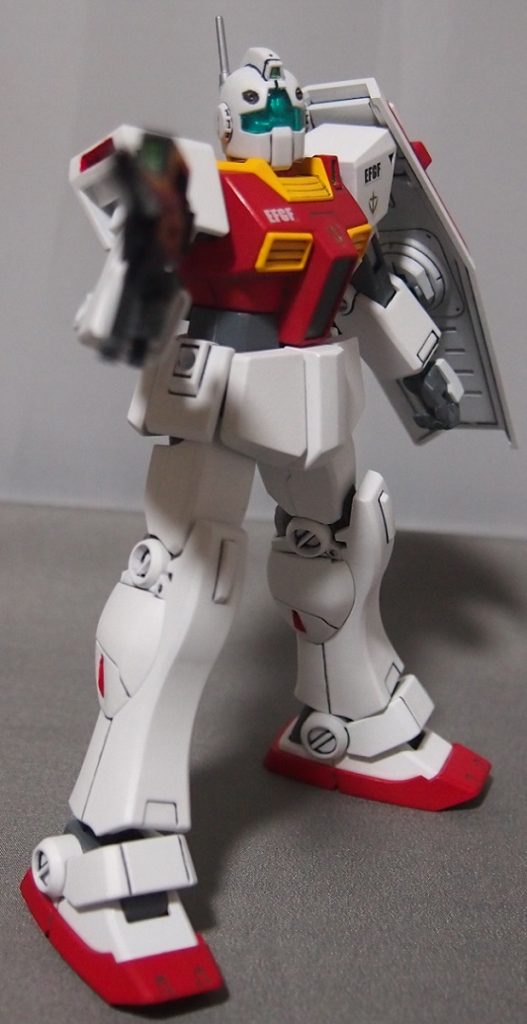 ビーム・ライフルを構える。