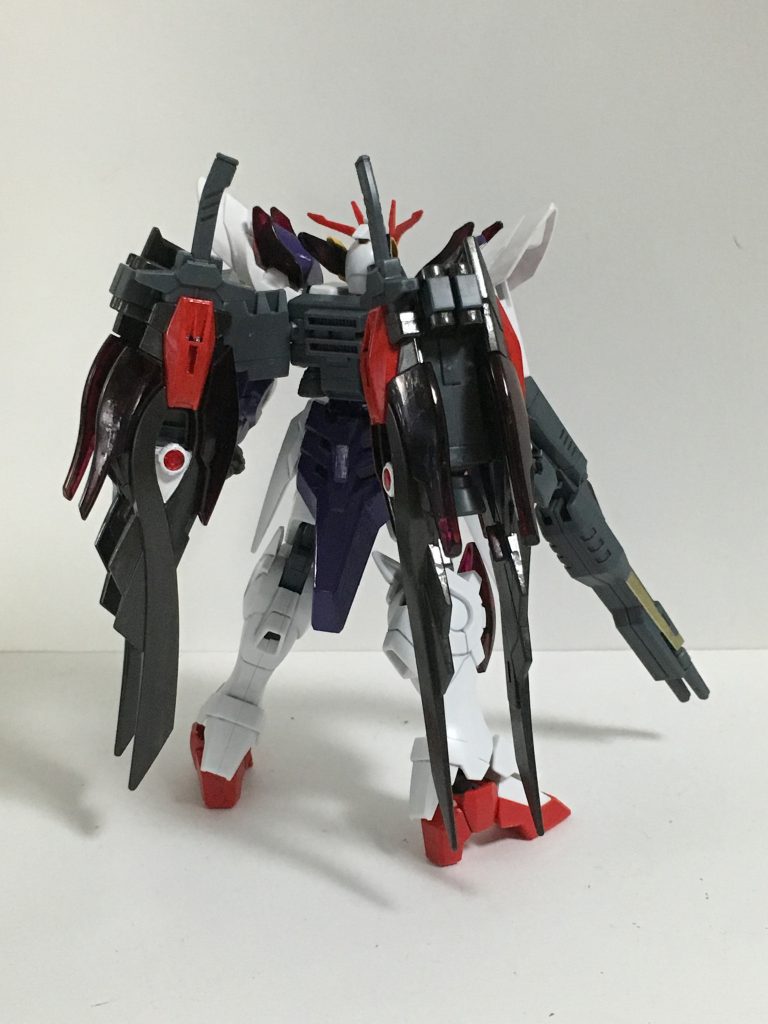 大胆な改造は控えめですが、一番味を出しているバックパック。ウイングガンダムゼロ炎のキットをみて「あれ?こいつの翼にサイトレンズつければ紫様のスキマに見えるんじゃね?」と思いTVゼロから炎ゼロに変更し制作したら思いのほかスキマっぽくなりました。