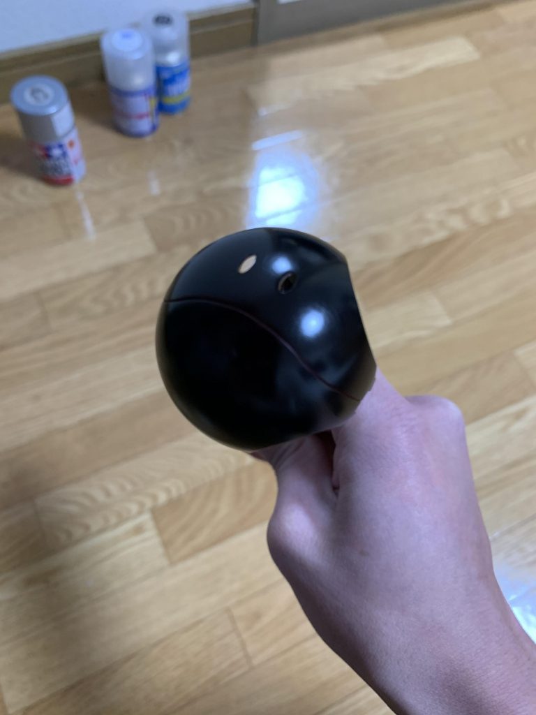下地はタミヤスプレーのブラック