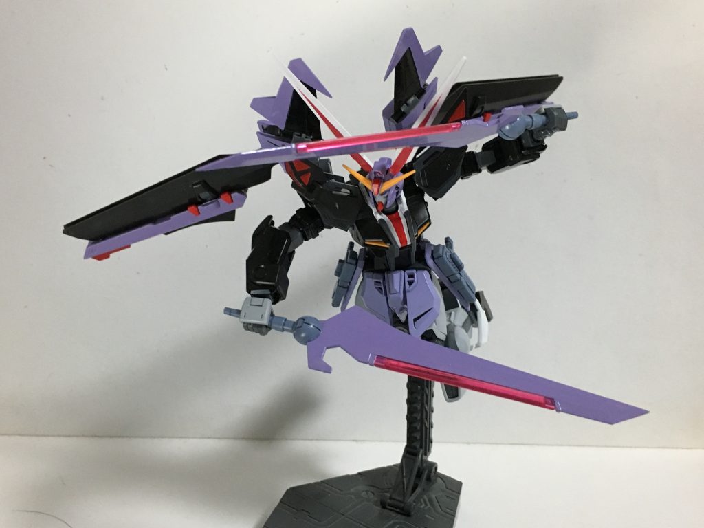 “フラガラッハ3ビームブレイド”近接用の実態近接武装。ビームエッジを搭載しており機体にって様々な戦い方ができる