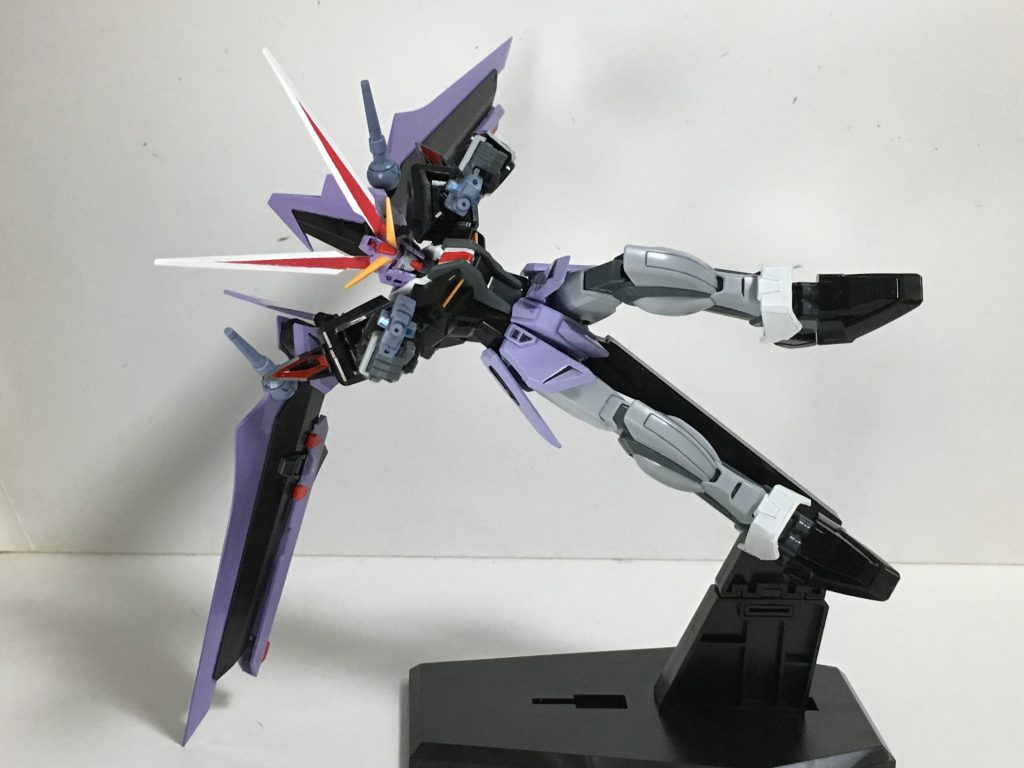 “ビームライフルショーティー”取り回しがしやすいように小型化と同時に軽量化された武装。一般的なビーム・ライフルと威力は同等