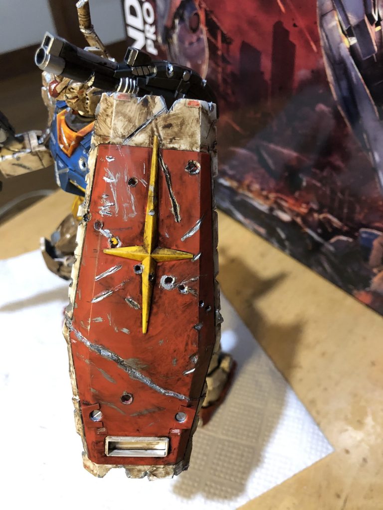 盾の壊れ具合と汚れ具合激しくした