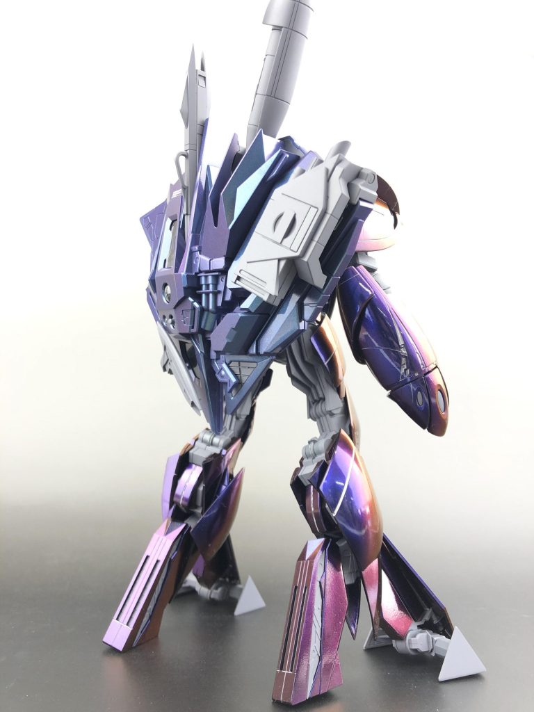 バックパックの青紫の偏光?はセリアで買ったネイル用パウダーをクリアーカラーにぶち込んだものを、成形色に直接吹きつけた色です。これはGセイバーにも使用したものですね(過去投稿作品参照