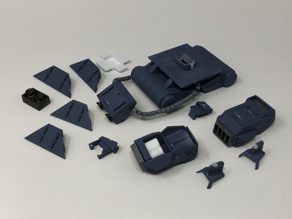 バリュートはこんな感じになってます。それぞれバラバラになっていて、塗装後に組み立てられるようになっています。因みにエゥーゴ用なので、暗めのグレーで塗装しました。