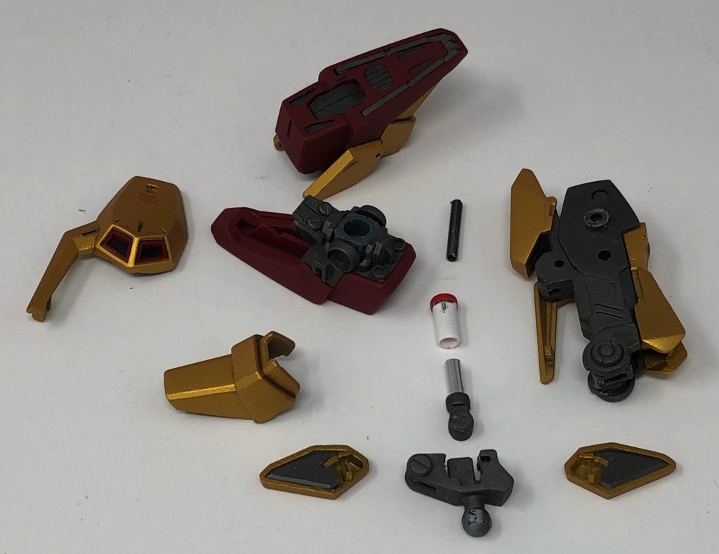 今回百式さん自体にディテールアップは殆どやってませんが、ささやかながらのポリキャップ隠しや、脚部のシリンダーの可動化や、腰アーマー、アンクルアーマー、足の裏の裏打ちをしました。