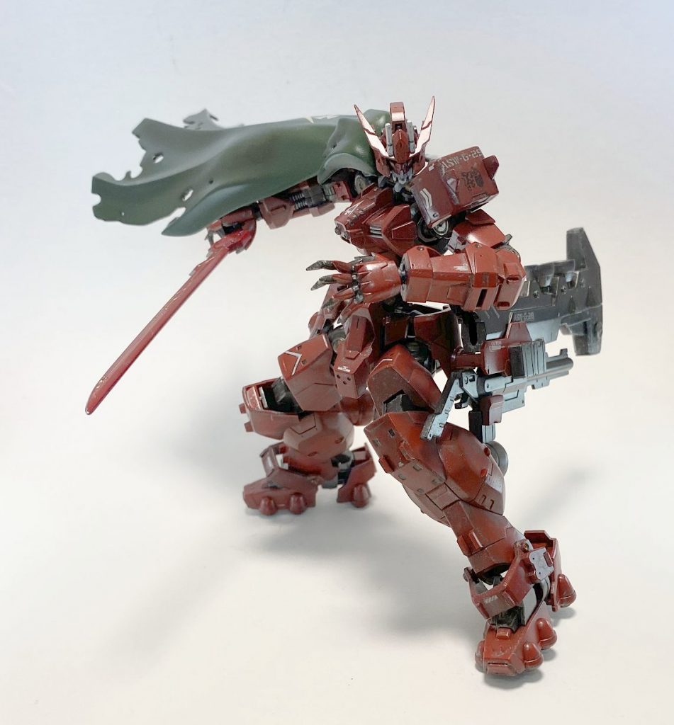 γ-ナノラミネートソードカタナジョイントは元のディテールを削り取った後、パイプと100均のイヤホンコードを短く切ってディテールアップしたのですが…、見返すと写真にはほとんど映っていませんでした。