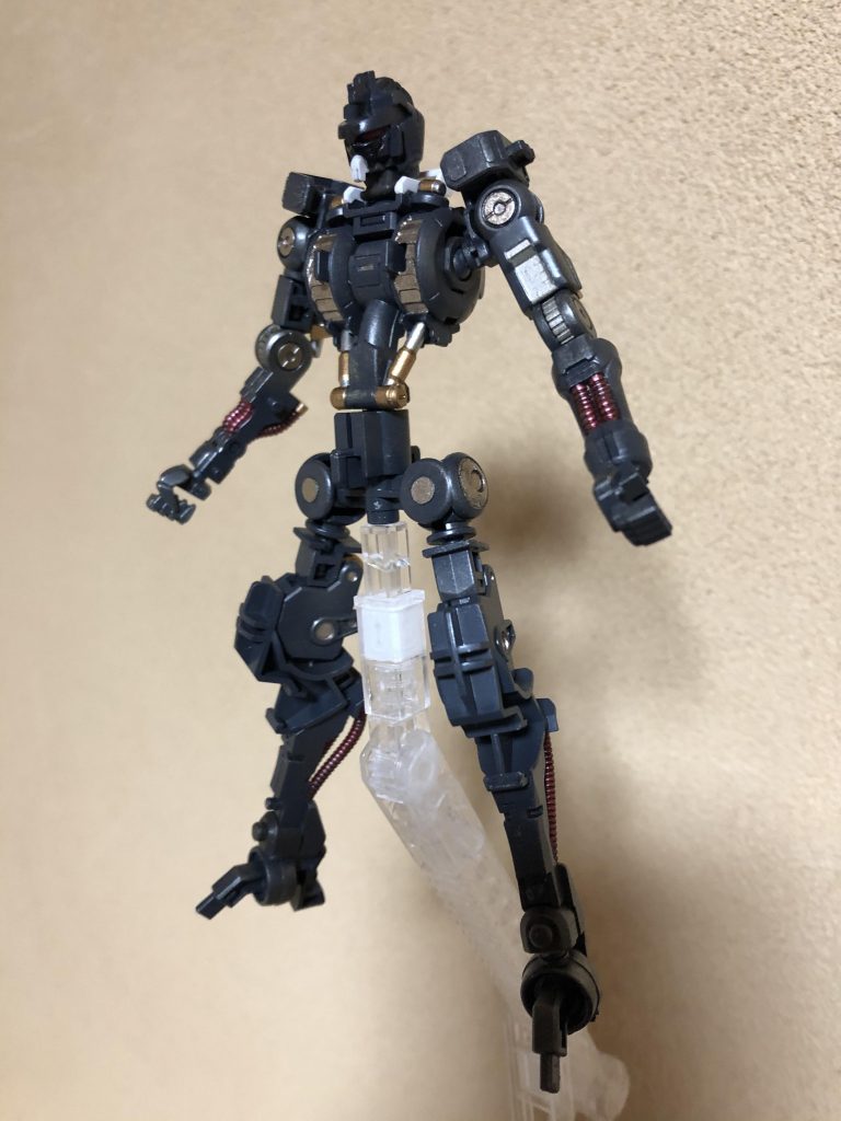 フレーム状態で過去に投稿したマルコシアス、アスタロトオリジン同様各部塗り分けで情報量アップし、タミヤウェザリングマスターのチタンで質感もアップさせて半光沢でフィニッシュ。