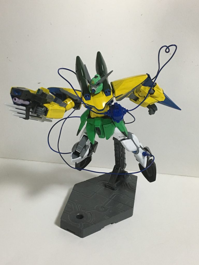 “トリケロス”シールドに組み込まれた様々な武装を施したシステム。 “ビームライフル”一般的なビームライフルと同等の威力。ビームサーベルと併用しているため取り回しがしやすい。