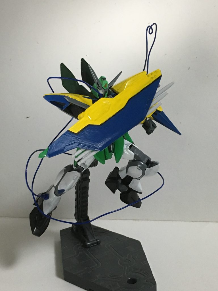 “ミラージュ・コロイド”機体を隠すように透明化し、相手からの索敵・ロックを避ける。