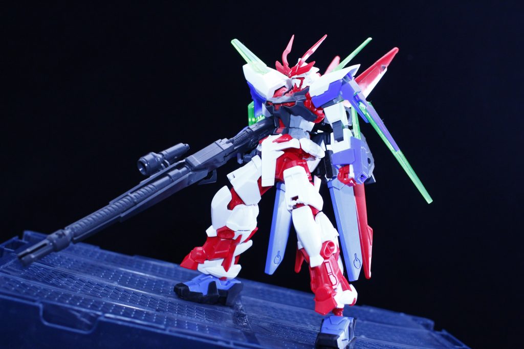 ストロボを使った撮影練習から何気なく合わせたスマートガンが良く似合い、フライトユニットのインテークを外してフォルムがほぼ確定