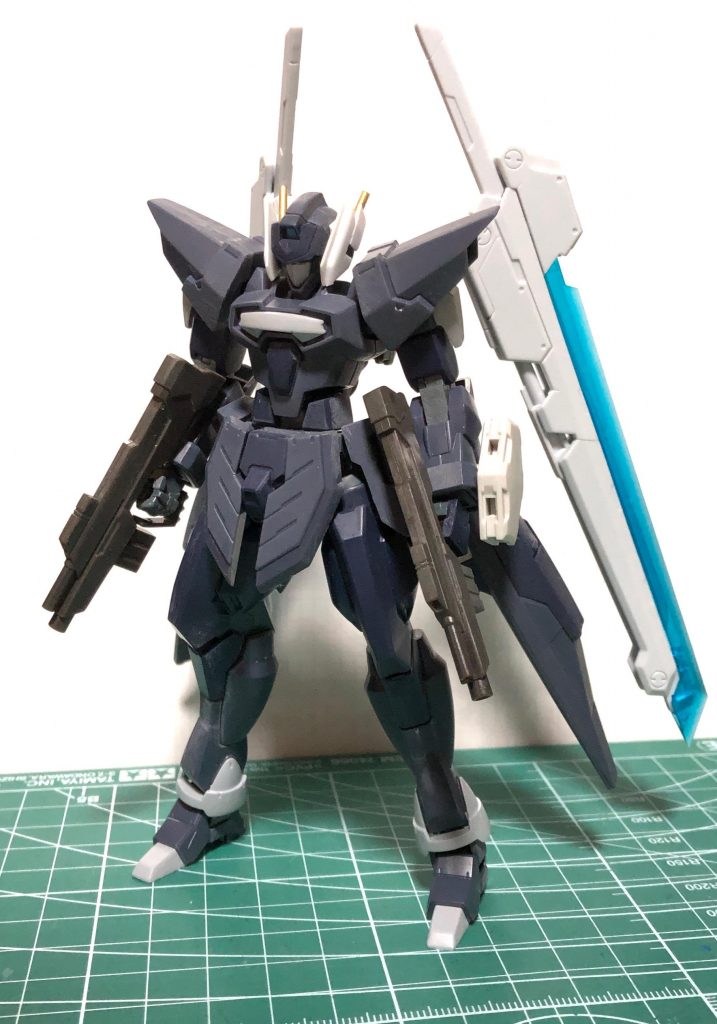 やったことといえば、目消しや後ハメ処理を基本に頭部の形状をスクラッチで変更したくらいですね。(武装はネオジムでくっつけてます。)