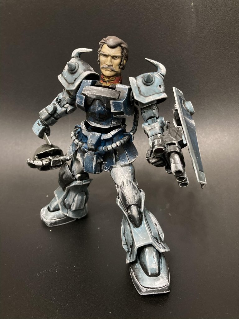 1stガンダムに登場するランバ・ラルは口髭にずんぐりむっくりの体型という、すごく中年臭が漂っていますが、年齢35歳の設定らしいです。