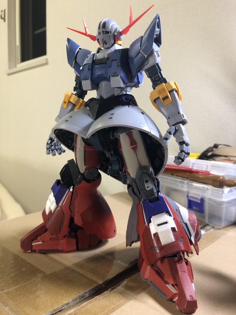 MGサザビーの脚を短縮加工でバランス変更