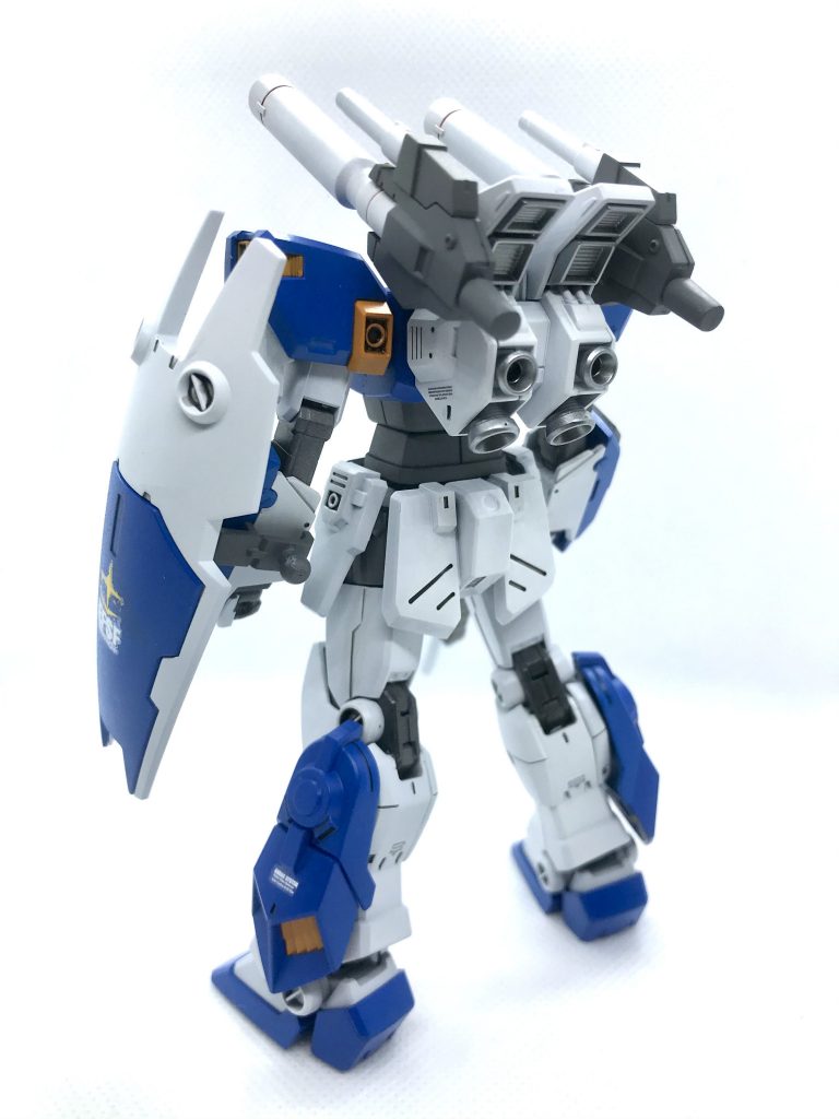 アレックスに準じてバックパックも白で塗装。バックパックを白にしたことでキャノンの配色に悩みましたが、キャノンも白にしてうまく纏まったかなと思います。