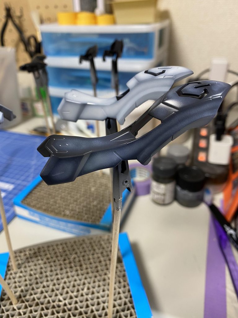 黒立ち上げシーンです。基本になる物を最初に作って、それに合わせるように塗装しました。最後まで見て頂きありがとうございます😊