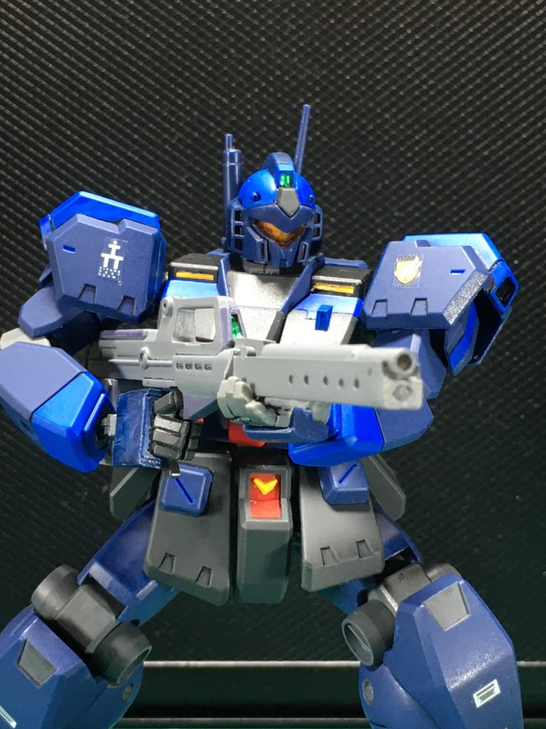 今回の目玉になるジム・ライフルの改造。MGジム改(スタンダードカラー)に付属したジム・ライフルはブルパップマシンガン、このロングライフルとの組み替えができる仕様でした。ロングライフルは銃身と弾倉をプラ材で自作しています。詳しくは製作工程のパートで!!!