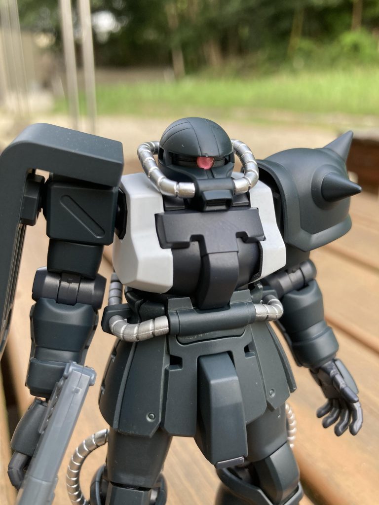 白い部分は、塗り忘れて白サフ吹きました。