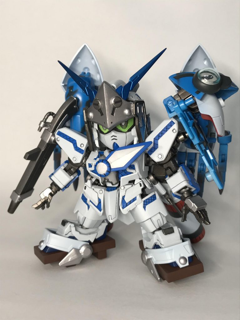 自来也頑駄無霊獣一身形態ペルフェクティビリティをモチーフにしております。足に履いているのは下駄ブースター、底面にブースターが付いています。