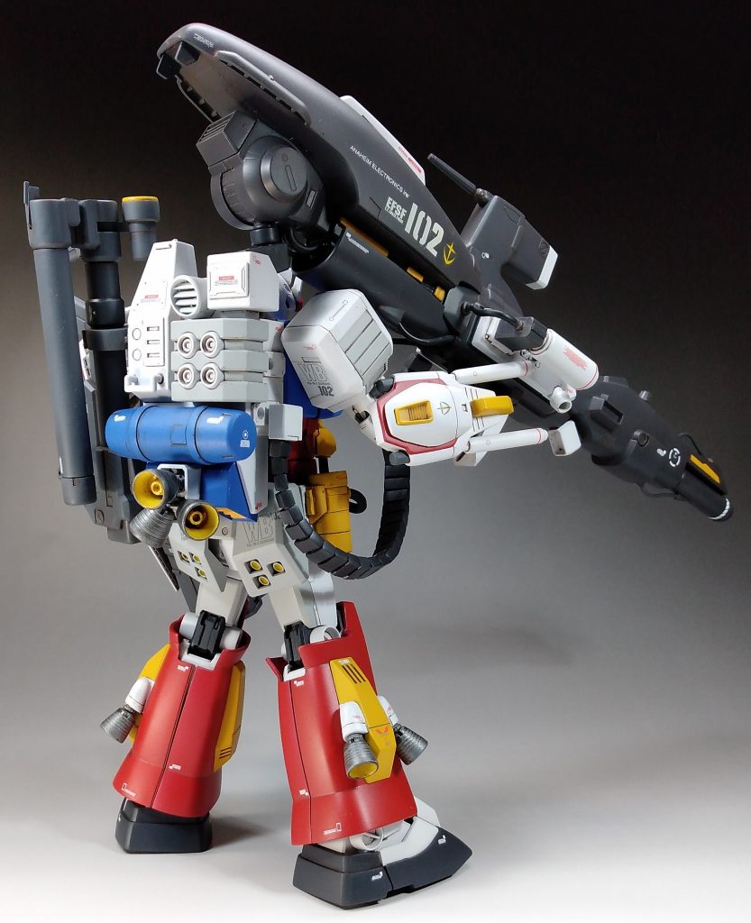 敢えてバックパックはノーマル然としています