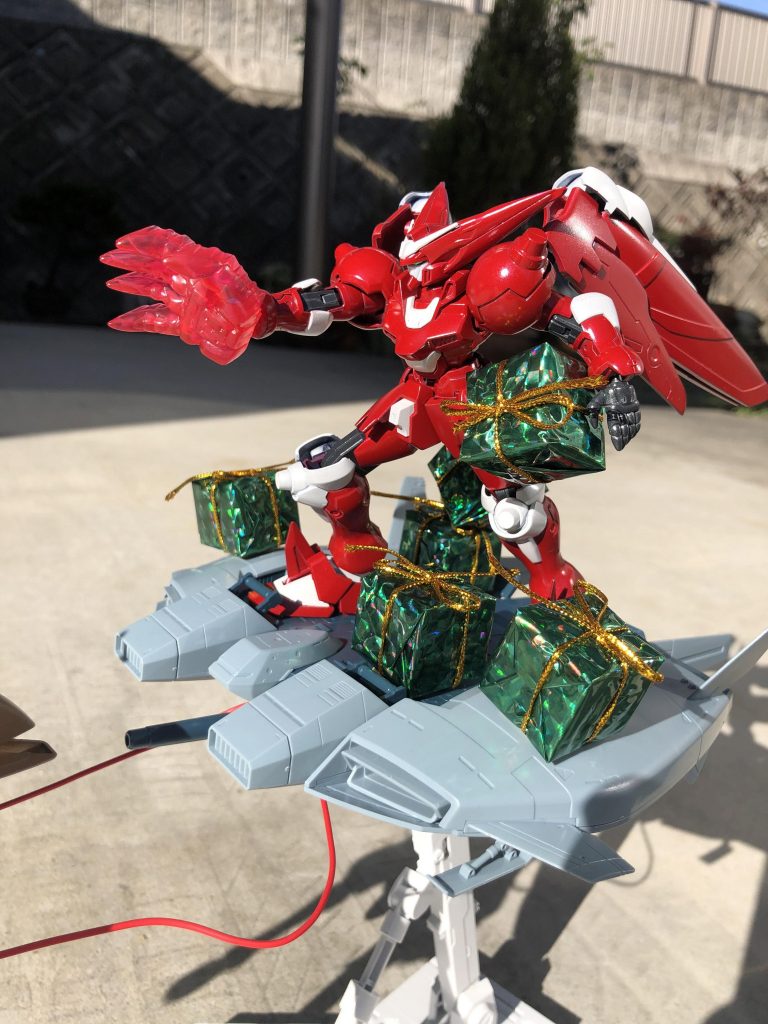 赤はメタリックレッドにクリアーレッドを吹いてキャンディ塗装です。ホワイトは、ホワイトにホワイトパールを吹いてます。全てスプレー缶塗装です。