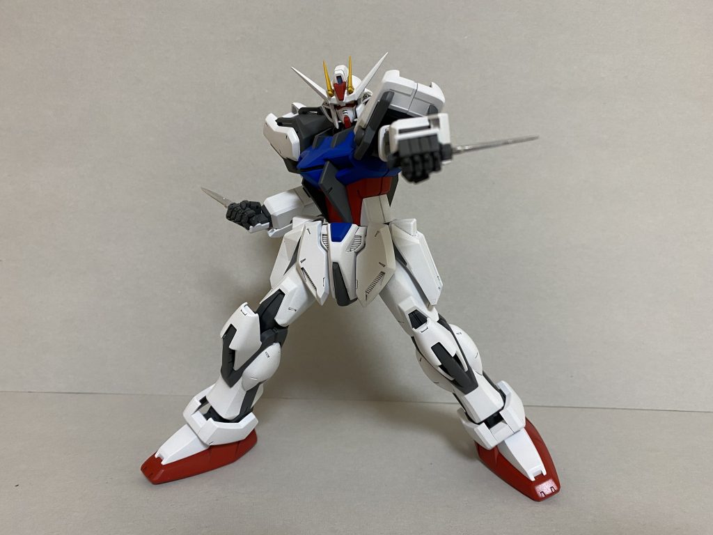 「武器…アーマーシュナイダー…これだけか!!」そのアーマーシュナイダーに何度助けられたのだねキラ君!!デュエル、砂漠、海!幾度となく君を救ったのは誰だ!!肩が上に動かないのでちょっときまらないですね