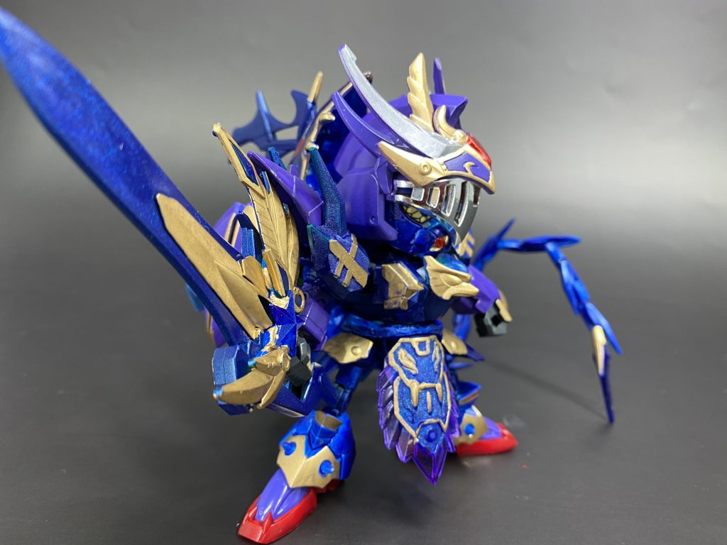 側面。バックパック装備。兜は騎士ガンダムを逆バイザーにして。呂布トールギス、趙雲で角盛りしてます。