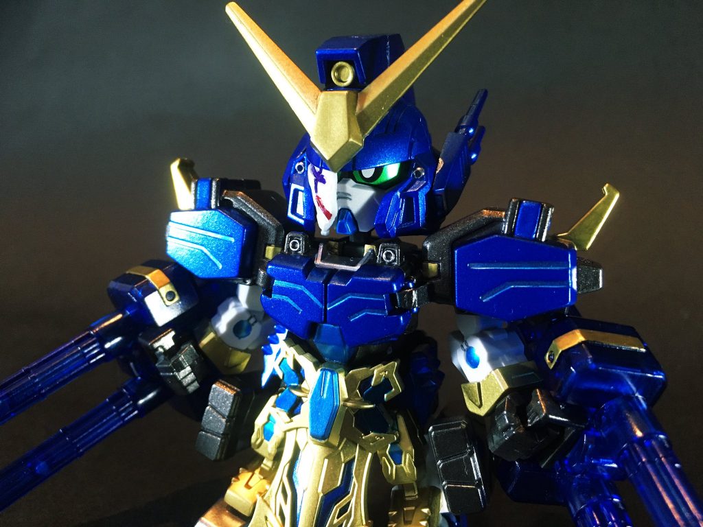 フルハッチオープン形態も再現しています。ダブルガトリングは背部バックパックにマウント可能です。